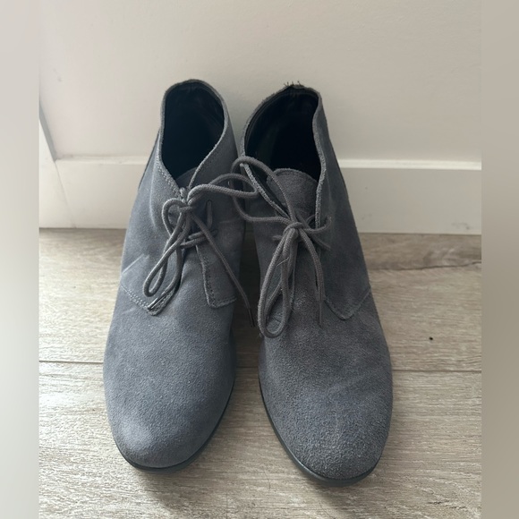 NWOT CROCS REAL SUEDE LEATHER ANKLE WEDGE BOOTIES - Picture 4 of 7